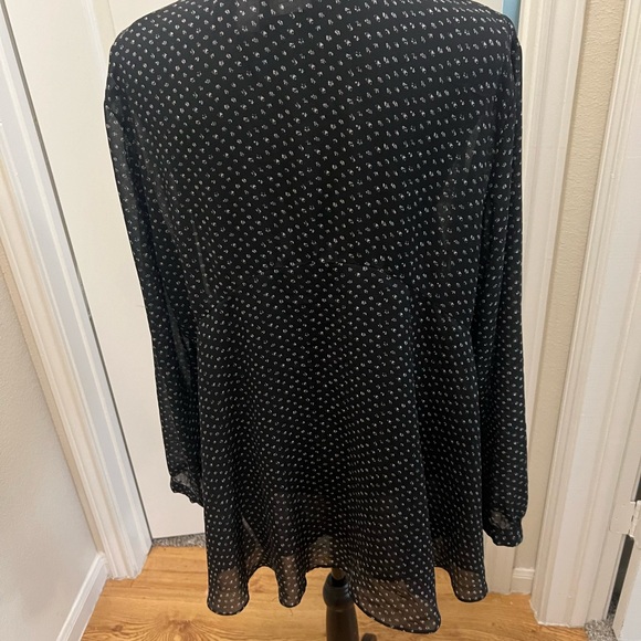Chico’s flowy long sleeve semi-sheer top. Size 3(US-XL). - Picture 4 of 7